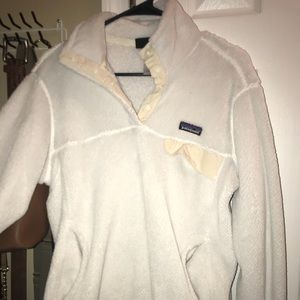 Women Patagonia pullover size large.
